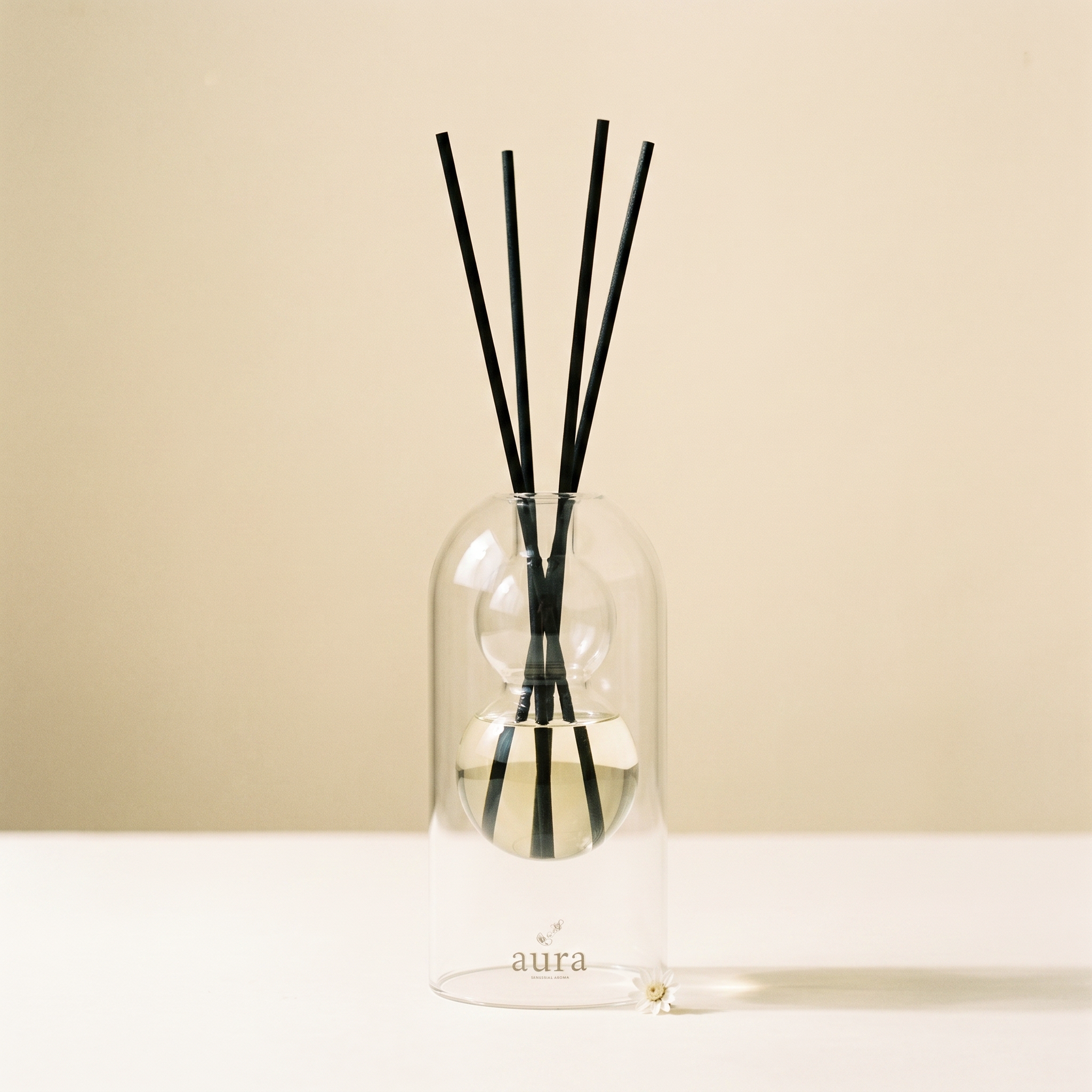 Saint Tropez reed diffuser - glass bottle with rattan reeds, product packshot